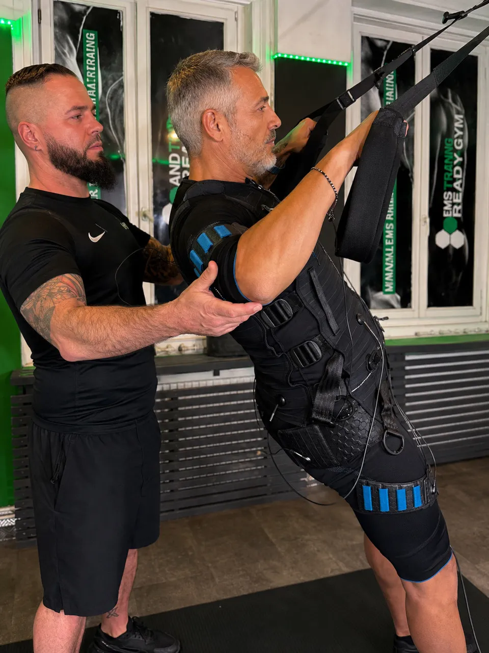 Best-Ager beim EMS-Training mit persönlicher Betreuung durch Olli