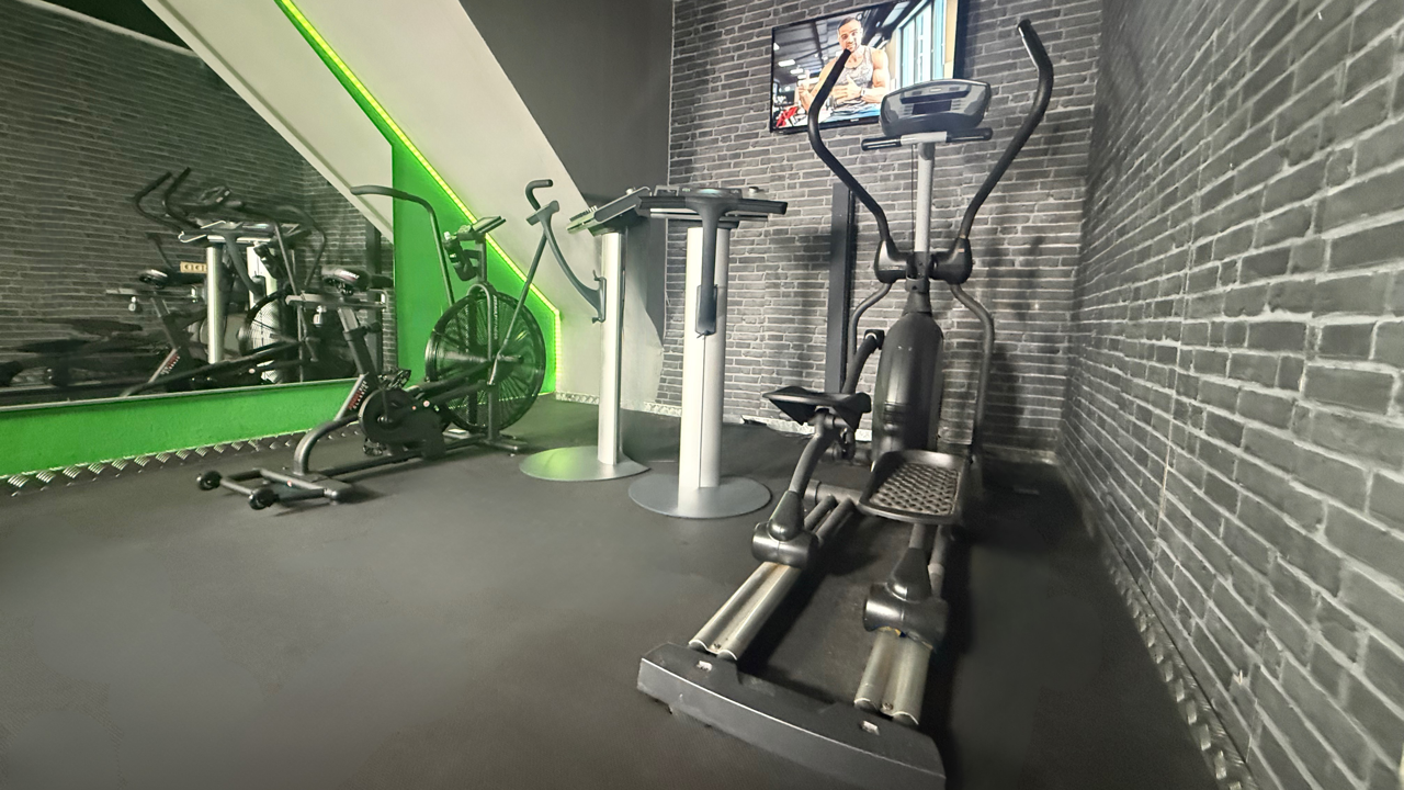 Studio-Einblick: Cardio- und Trainingsbereich